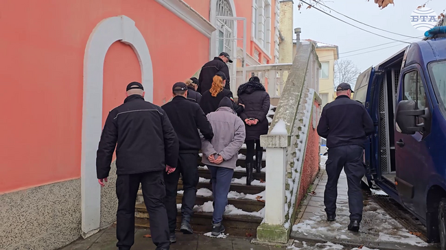 Районният съд в Свищов заседава по мерките за неотклонение на двамата обвиняеми за насилие над животни