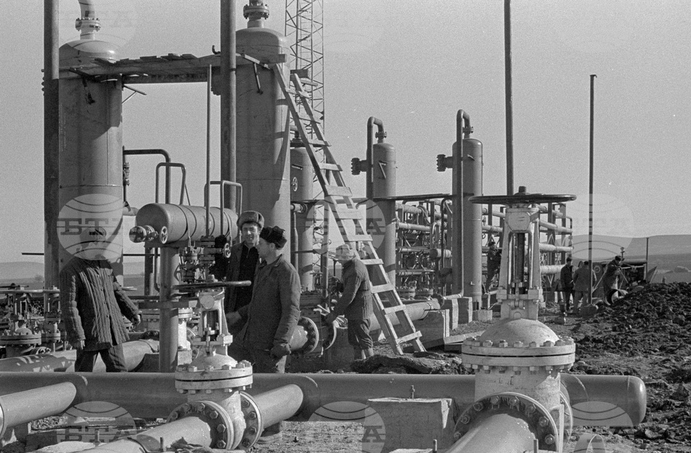 Първият газопровод в България „Чирен-Бели извор“ е открит на 6 февруари 1965 г.