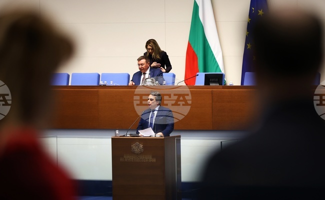 CC Leader Addresses Parliament for Over an Hour on Voting Abroad, Detailing Potential Loss of Voting Rights