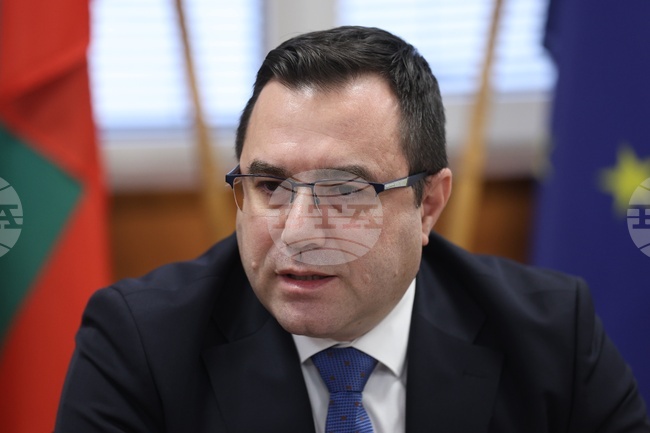 При нередности със сметките за ток ще бъдем безкомпромисни в санкциите към електроразпределителните дружества, каза Пламен Младеновски, председател на КЕВР