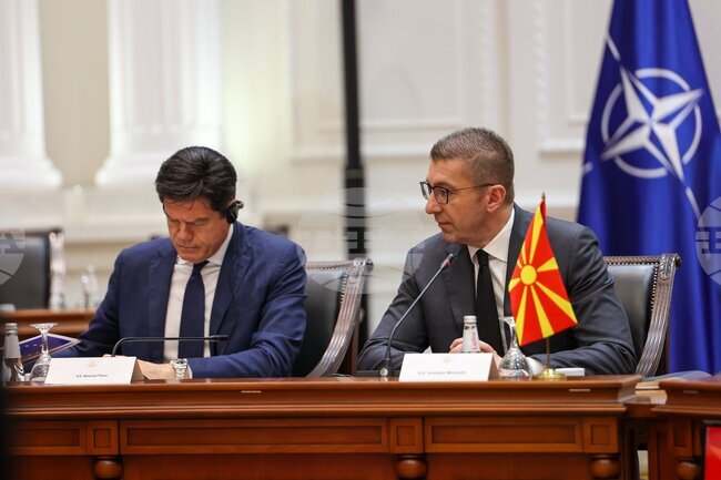 Мицкоски пред посланиците на държавите от ЕС в Скопие: Фокусирани сме върху програмата за реформи