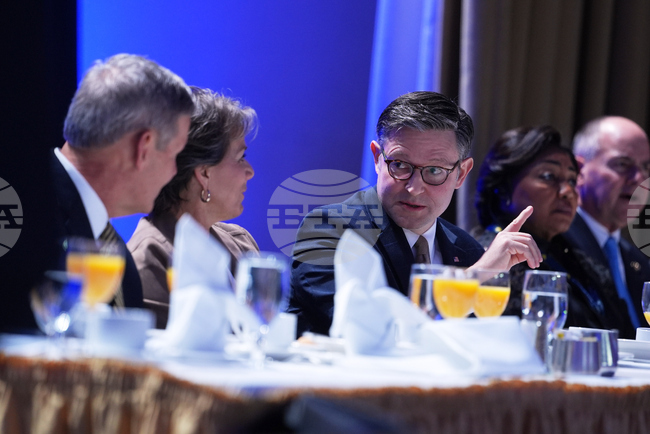 Лидерът на босненските сърби Милорад Додик е в САЩ, за да участва в Молитвената закуска; нито един сръбски политик не се е похвалил с покана