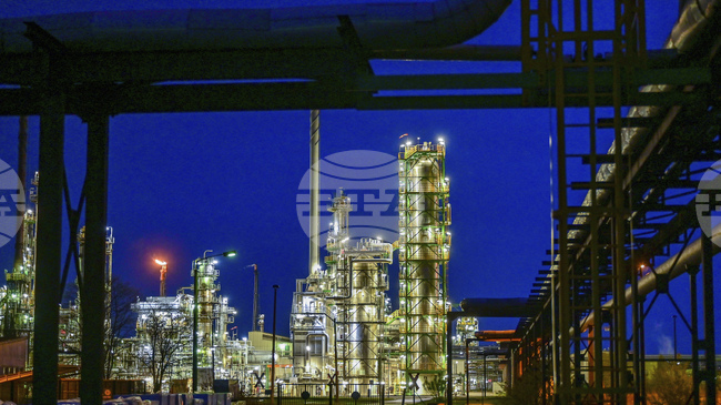 Брюксел даде зелена светлина на Берлин да поеме контрола върху „Роснефт -Германия“