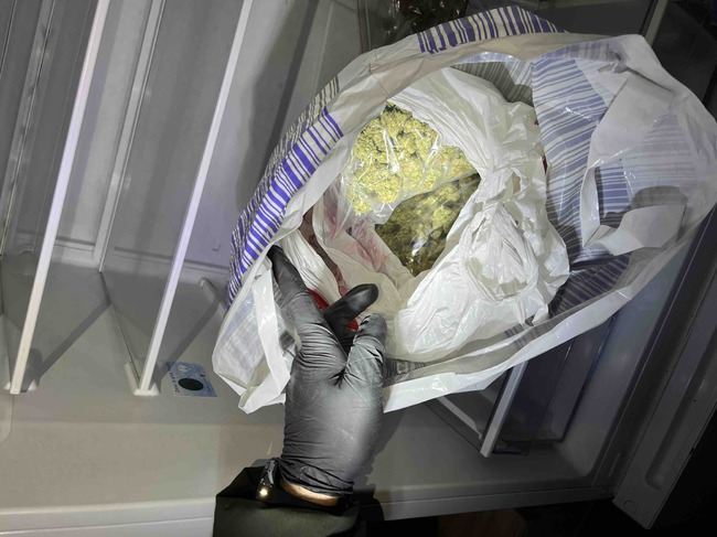 Полицията във Варна задържа мъж, в чийто дом са открити пет вида наркотици