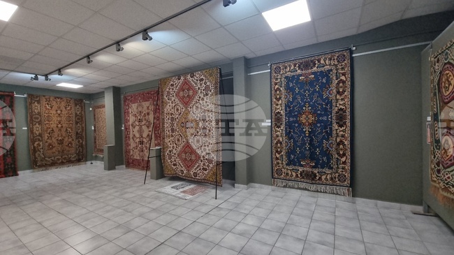 В Стара Загора за първи път в България беше представена изложбата „Художникът и килимът. Модели за котленската килимарска школа“