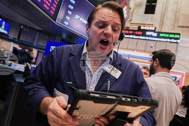 Американските фондови пазари отчетоха значителен спад в началото на сесията