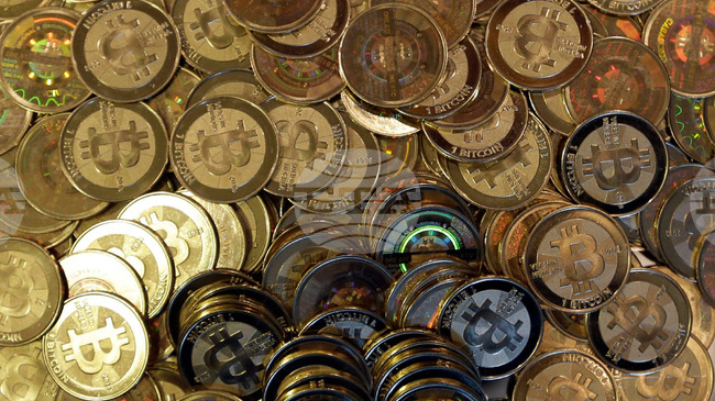 Биткойнът продължава да поевтинява, достигайки най-ниското равнище от февруари