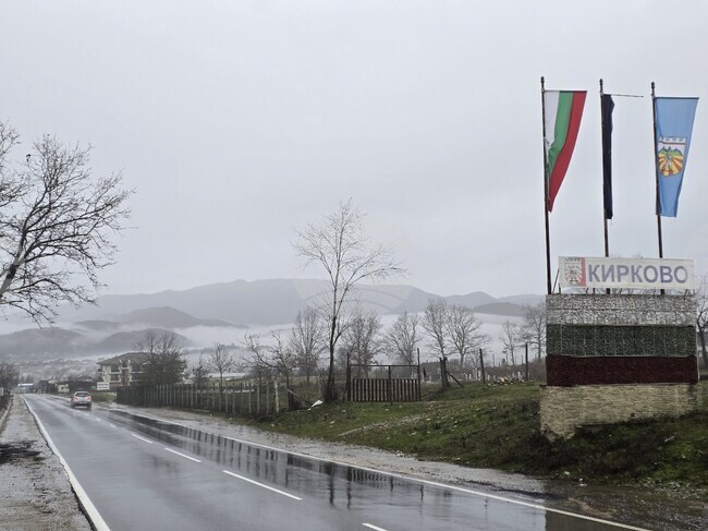 Над 80 литра са падналите количества валежи в община Кирково, няма достъп до две населени места заради срутища, съобщи кметът 