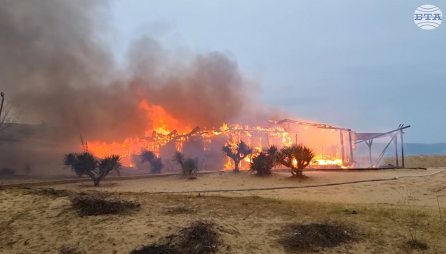 Охранител на дискотека, близка до горящото заведение в Слънчев бряг, е подал сигнал за пожара