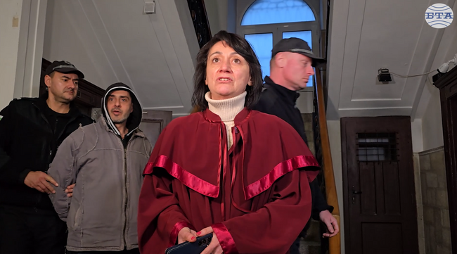 Районният съд в Свищов остави в ареста и мъжа, обвинен за насилие над животни