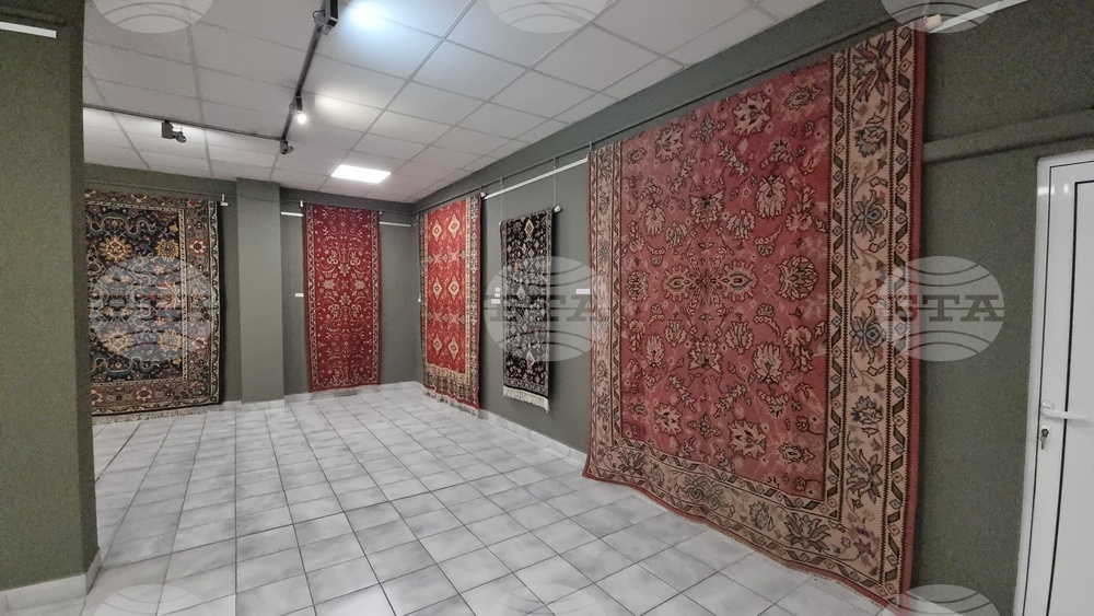 Exhibition Showcases Kotel Carpets and the Artists Behind Them