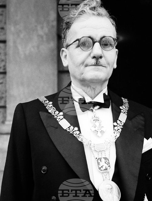 Академик Любомир Чакалов - математик