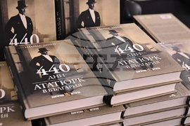 Нахиде Дениз - книга „440 дни. Ататюрк в България“ - разговор