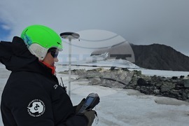 Антарктида - остров Ливингстън - Гергана Георгиева - сеизмолог