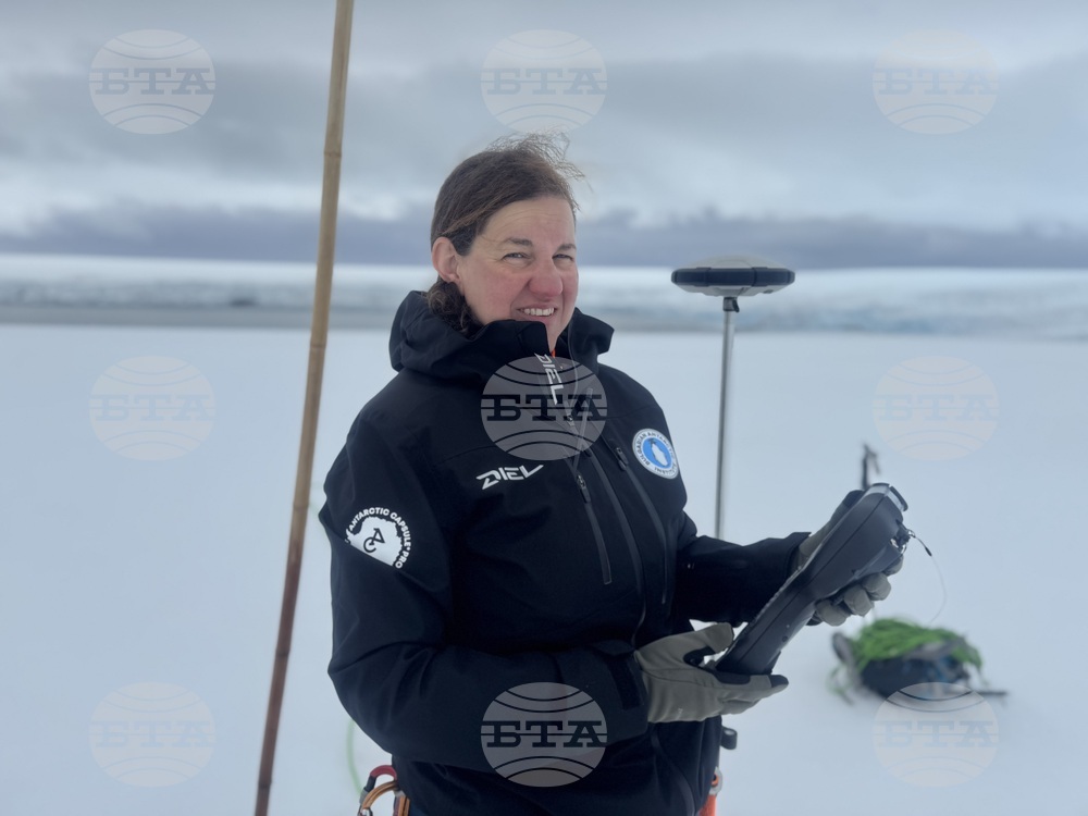 Антарктида - остров Ливингстън - Гергана Георгиева - сеизмолог