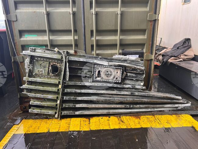 Български учени откриха нови останки от аржентински самолет, катастрофирал през 1976 г., на Бърнард пойнт, о. Ливингстън