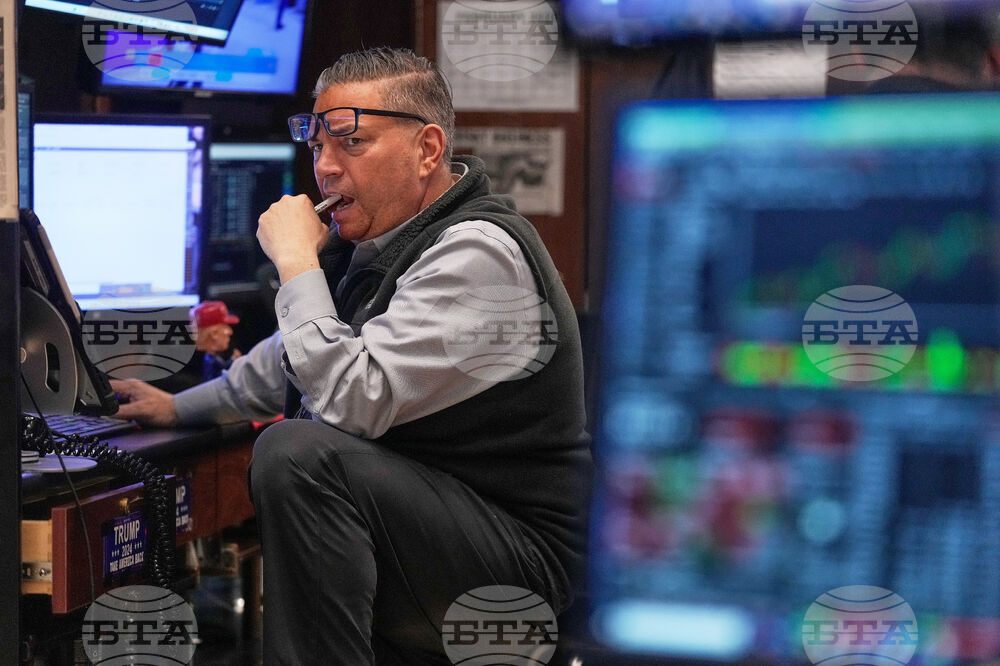 С разнопосочно движение на индексите започна последната за седмицата търговска сесия на Уолстрийт