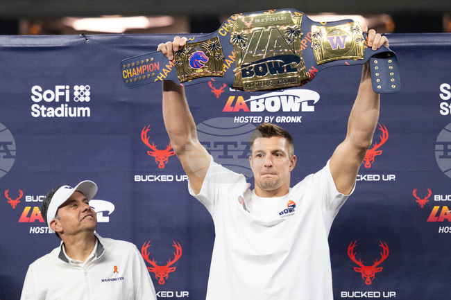 LA Bowl Ends Football