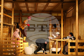 Бургас - театър - "Съвсем проста история"