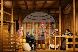 Бургас - театър - "Съвсем проста история"