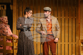 Бургас - театър - "Съвсем проста история"