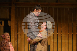 Бургас - театър - "Съвсем проста история"