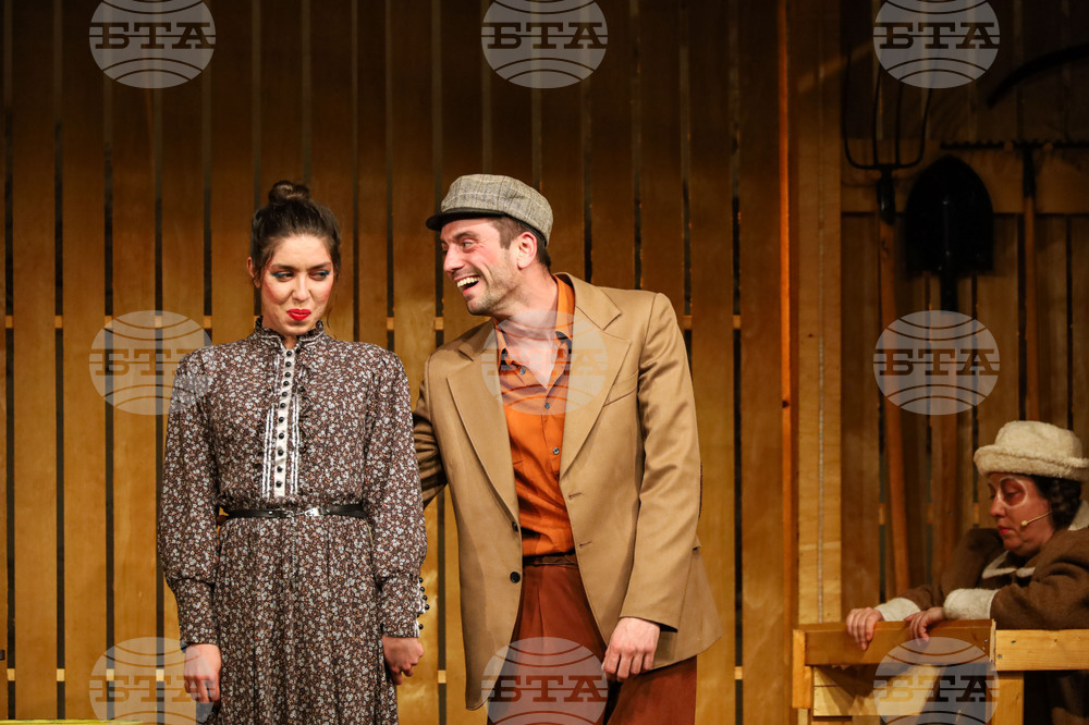 Бургас - театър - "Съвсем проста история"