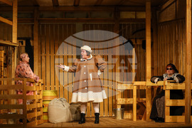 Бургас - театър - "Съвсем проста история"