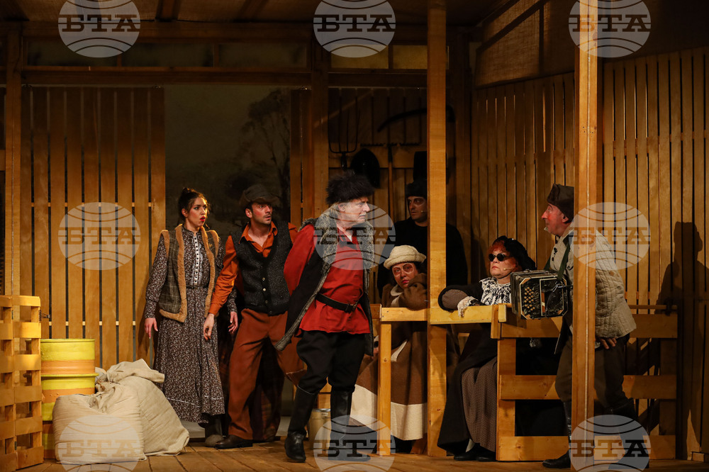 Бургас - театър - "Съвсем проста история"