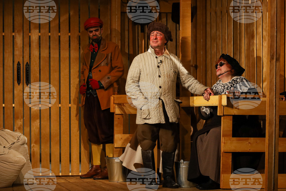 Бургас - театър - "Съвсем проста история"