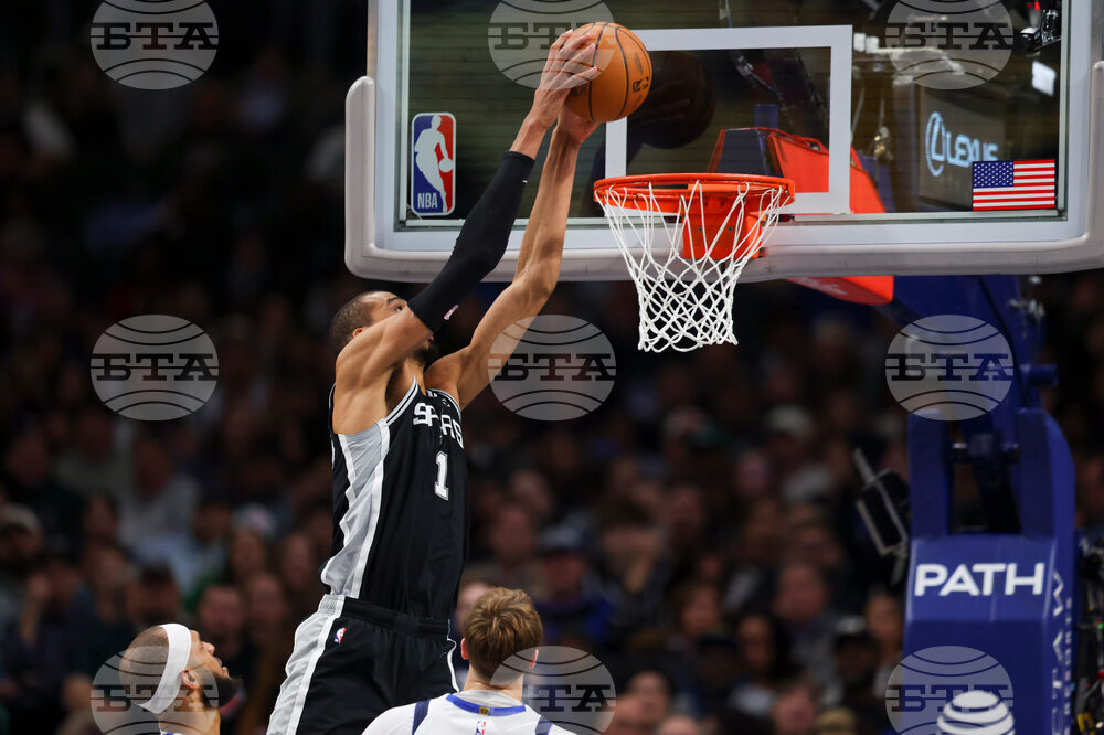 Spurs Mavericks Basketball