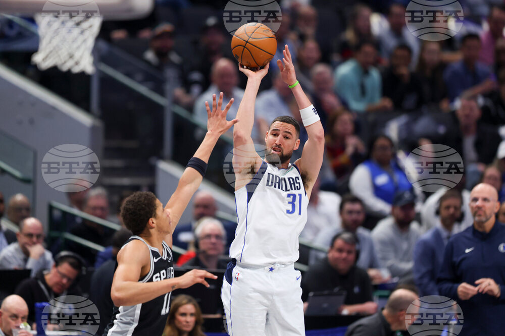 Spurs Mavericks Basketball