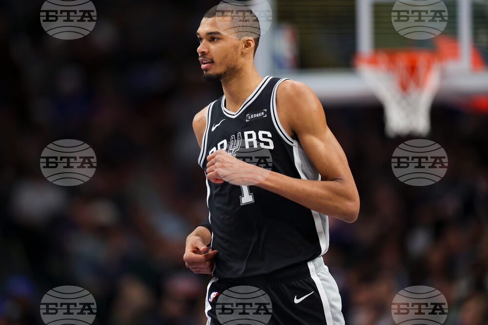 Spurs Mavericks Basketball