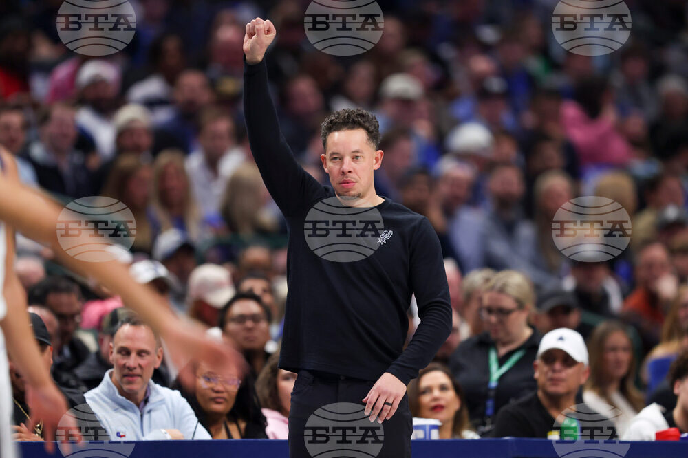 Spurs Mavericks Basketball