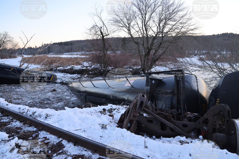 Freight Train Derails Connecticut