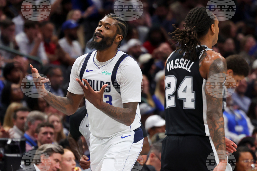 Spurs Mavericks Basketball