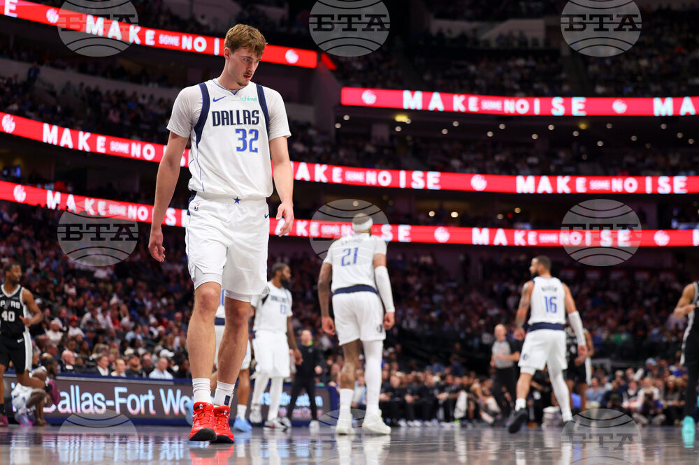 Spurs Mavericks Basketball