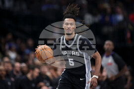 Spurs Mavericks Basketball