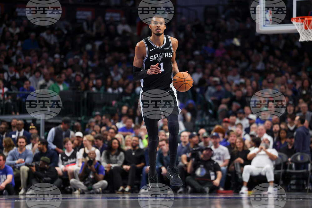 Spurs Mavericks Basketball