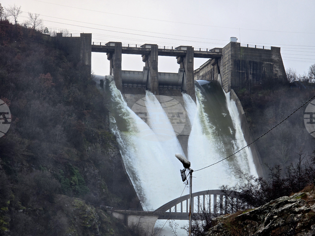Два от трите язовира на каскада „Арда“ са препълнени, съобщиха от екоминистерството