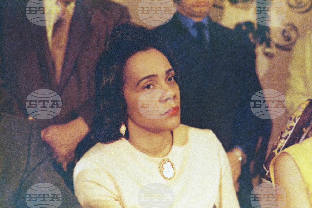 Четирима президенти на САЩ изпращат преди 20 години в последния ѝ път Корета Кинг - съпругата на Мартин Лутър Кинг