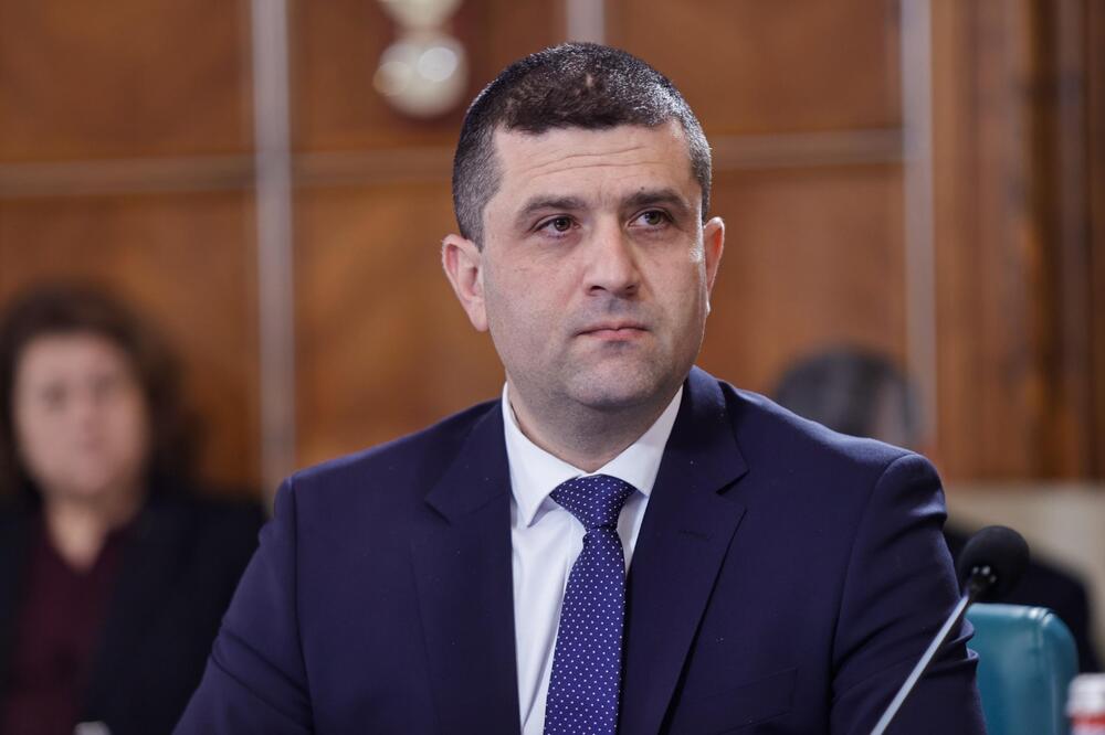 Идеята за стена срещу дронове е утопия и не съществува нито в Полша, нито в скандинавските страни, каза румънският министър на отбраната