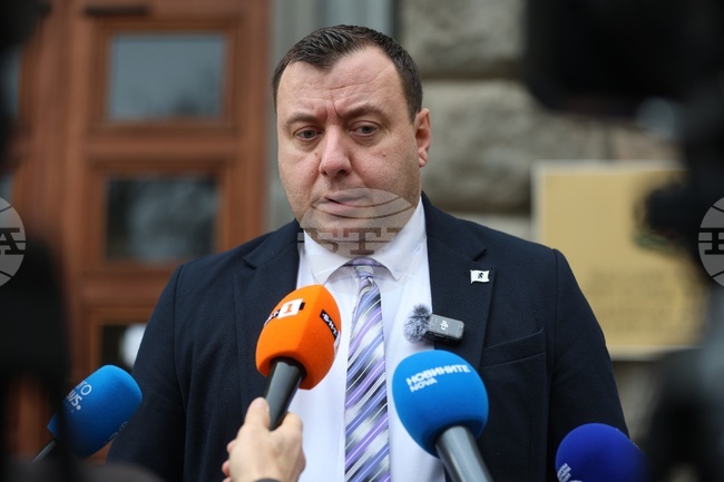 Няма да бъдат ограничени правата на българите в държави извън ЕС, каза Петър Петров от „Възраждане“ за промените в Изборния кодекс