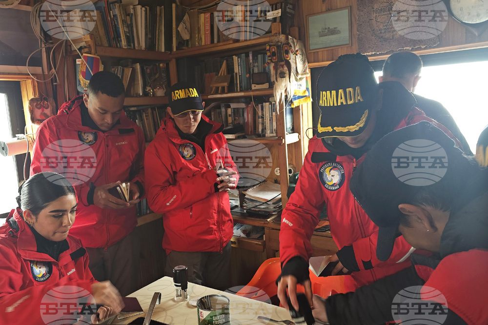 Antarctica - Bulgaria’s Antarctic Base - Colombian Antarctic Expedition - visit