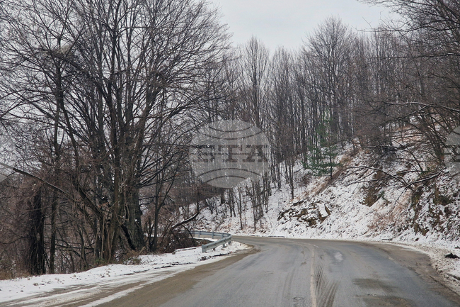 Поетапно ще се ограничава движението по участък от Троянския проход заради обрушване на скатове и монтиране на предпазни мрежи