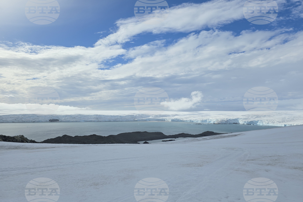 Antarctica - 34th Bulgarian Antarctic Expedition - St Kliment Ohridski base