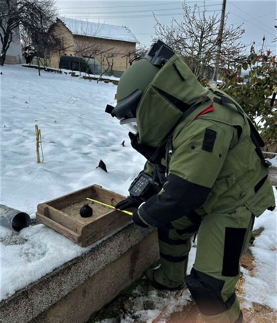 Министерство на отбраната: Специализиран екип от Сухопътните войски обезвреди ръчна граната в област Плевен