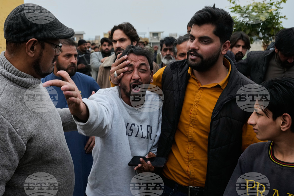 APTOPIX Pakistan Shiite Mosque Blast