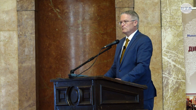 Общите усилия на партиите в парламента през следващите два месеца са ключови за присъединяването на България към ОИСР през 2026 г., каза Матиас Корман