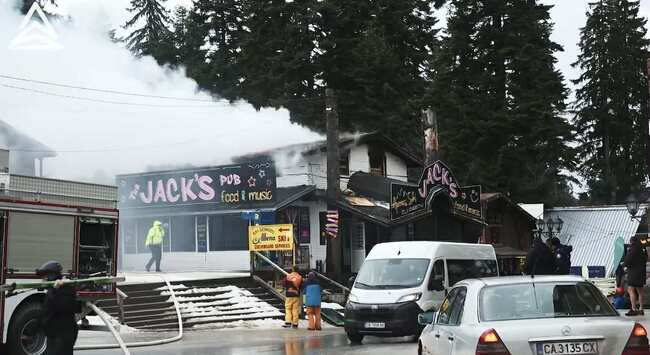 При пожар в търговски обект в курортния комплекс "Боровец" е пострадал един човек